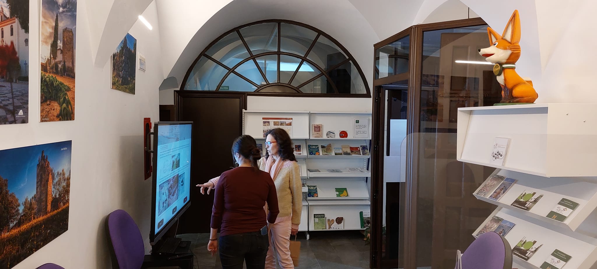 Interior Oficina de Turismo